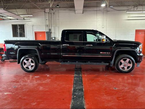 Onyx Black 2017 GMC Sierra 2500 SLT