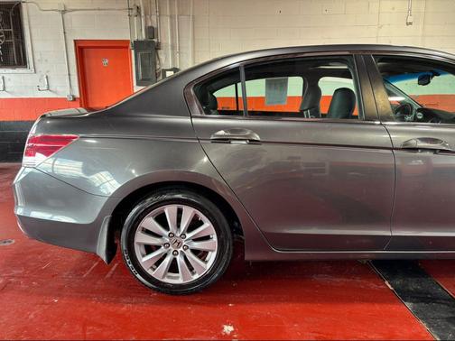 Polished Metal Metallic 2011 Honda Accord SE