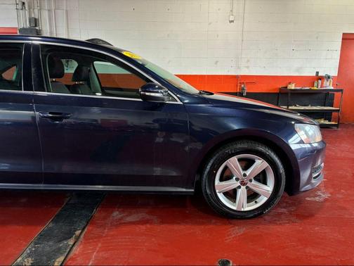 Night Blue Metallic 2012 Volkswagen Passat 2.5 SE