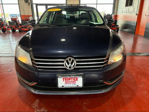 Night Blue Metallic 2012 Volkswagen Passat 2.5 SE