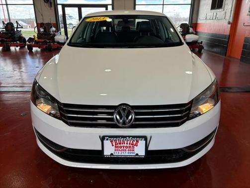 2013 Volkswagen Passat 2.5L Wolfsburg Edition