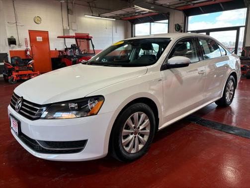 2013 Volkswagen Passat 2.5L Wolfsburg Edition