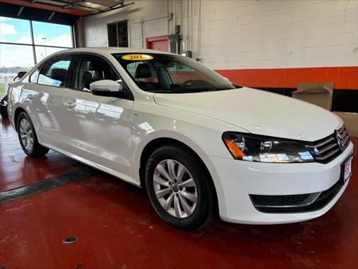 2013 Volkswagen Passat 2.5L Wolfsburg Edition