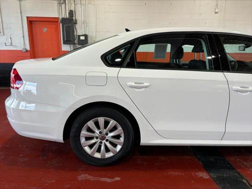 2013 Volkswagen Passat 2.5L Wolfsburg Edition