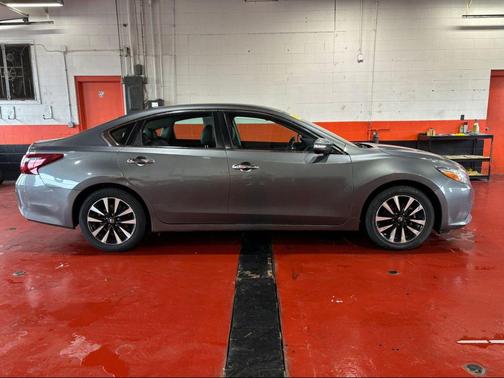 Gun Metallic 2018 Nissan Altima 2.5 SL