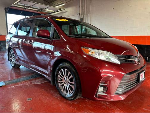 2020 Toyota Sienna XLE