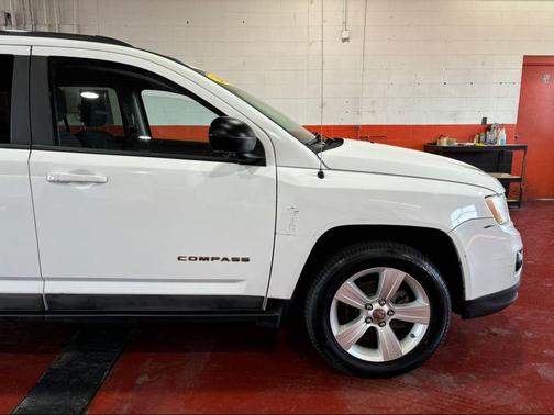 Bright White Clearcoat 2011 Jeep Compass Sport