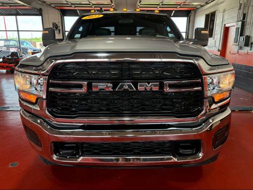 Billet Silver Metallic Clearcoat 2023 RAM 2500 Tradesman Crew Cab 4x4 6'4' Box