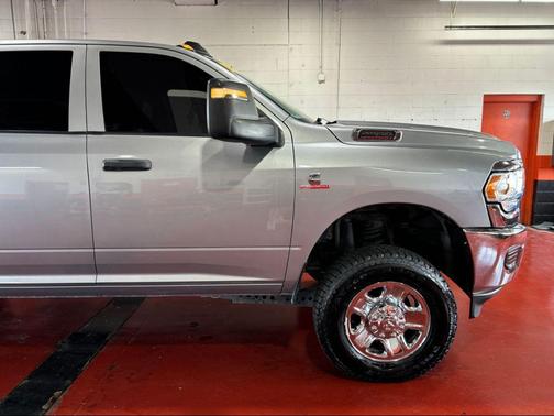 Billet Silver Metallic Clearcoat 2023 RAM 2500 Tradesman Crew Cab 4x4 6'4' Box