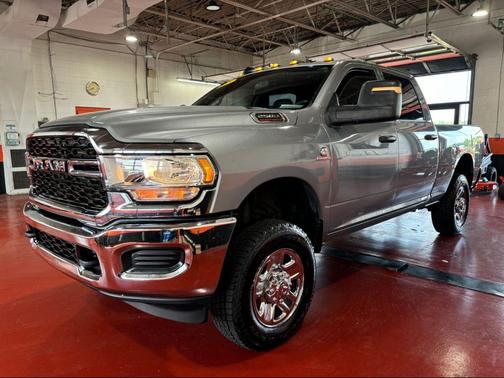 Billet Silver Metallic Clearcoat 2023 RAM 2500 Tradesman Crew Cab 4x4 6'4' Box