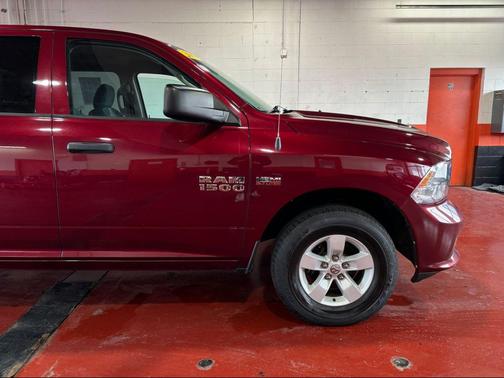 Brilliant Black Crystal Pearlcoat 2017 RAM 1500 Express