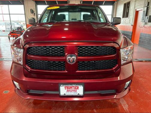 Brilliant Black Crystal Pearlcoat 2017 RAM 1500 Express