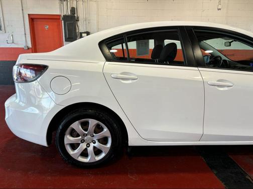 2013 Mazda Mazda3 i Sport
