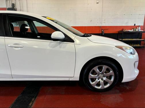 2013 Mazda Mazda3 i Sport