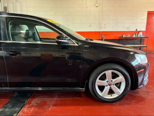 2012 Volkswagen Passat 2.5 SE