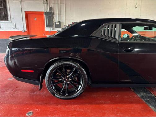 Pitch Black Clearcoat 2017 Dodge Challenger R/T