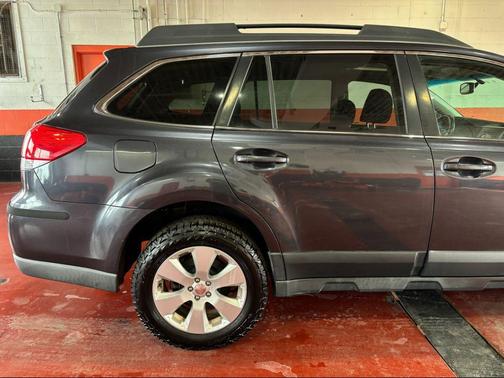 2012 Subaru Outback 2.5i Premium