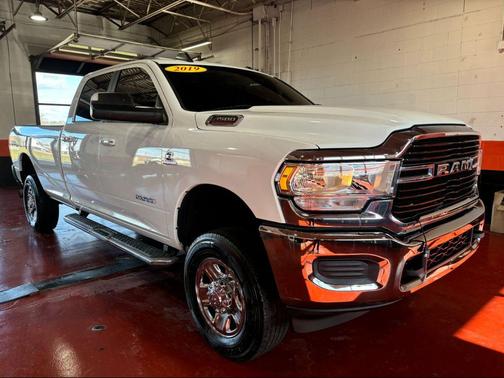 2019 RAM 3500 Big Horn Crew Cab 4x4 8' Box
