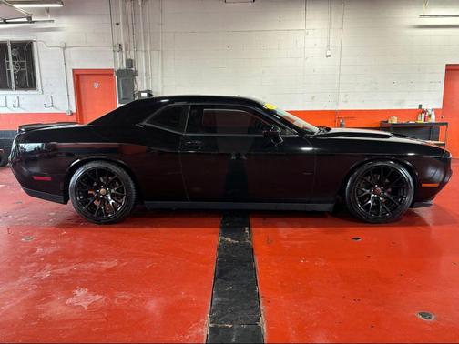 Pitch Black Clearcoat 2018 Dodge Challenger R/T