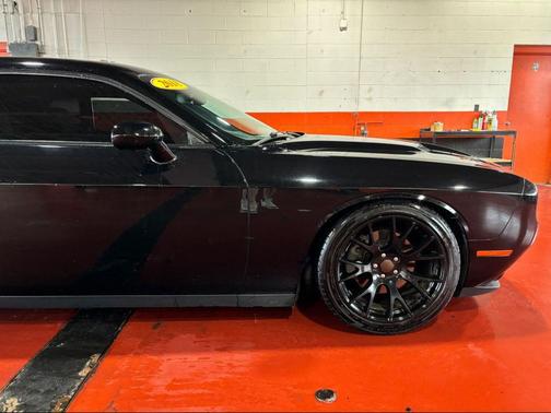 Pitch Black Clearcoat 2018 Dodge Challenger R/T