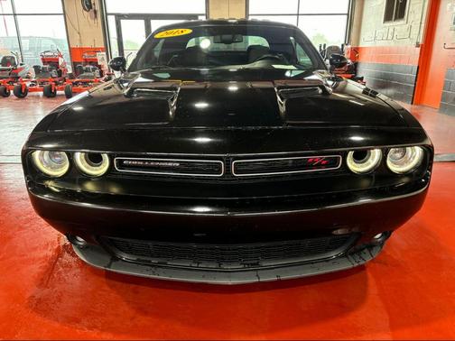 Pitch Black Clearcoat 2018 Dodge Challenger R/T