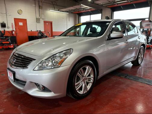 2010 INFINITI G37x Base