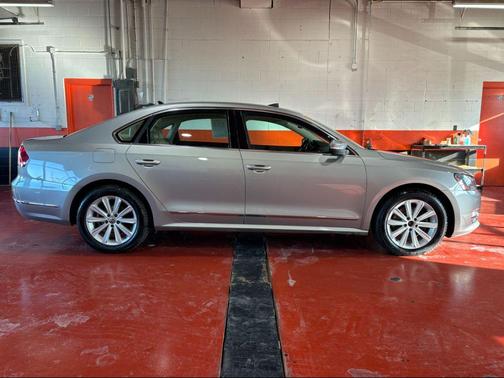 2013 Volkswagen Passat 2.5 SEL Premium