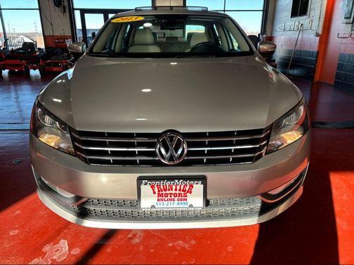 2013 Volkswagen Passat 2.5 SEL Premium