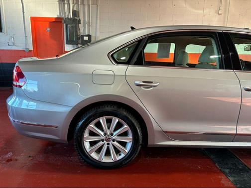 2013 Volkswagen Passat 2.5 SEL Premium