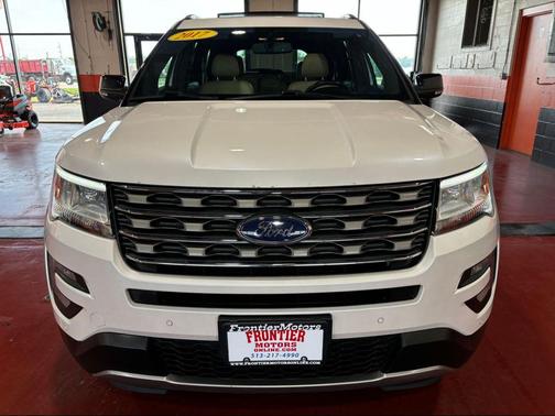 White Platinum Metallic Tri-Coat 2017 Ford Explorer sport