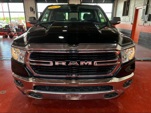 Diamond Black Crystal Pearlcoat 2019 RAM 1500 Big Horn