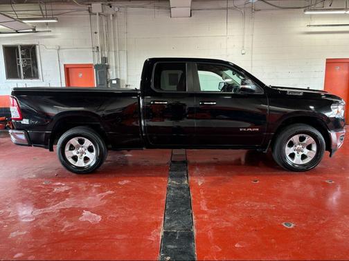 Diamond Black Crystal Pearlcoat 2019 RAM 1500 Big Horn