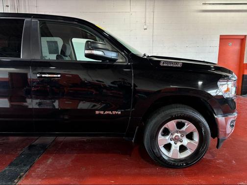 Diamond Black Crystal Pearlcoat 2019 RAM 1500 Big Horn