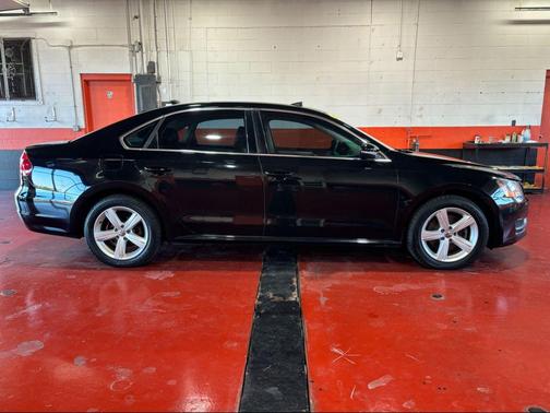 2012 Volkswagen Passat 2.5 SE