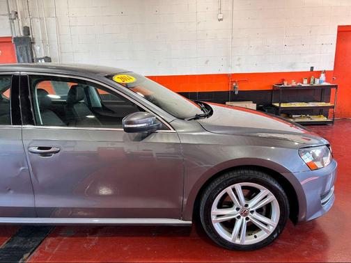 2014 Volkswagen Passat 2.5L SE