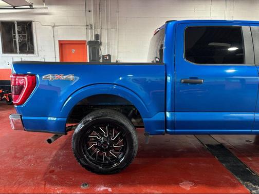 Velocity Blue Metallic 2021 Ford F-150 XLT