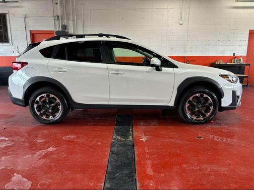 Crystal White Pearl 2021 Subaru Crosstrek Premium