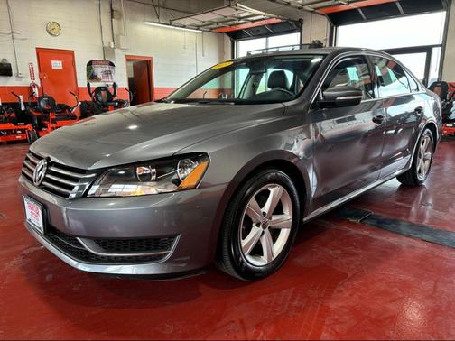 Platinum Gray Metallic 2013 Volkswagen Passat 2.5 SE
