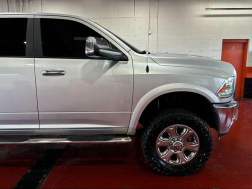 2018 RAM 2500 Laramie Crew Cab 4x4 6'4' Box