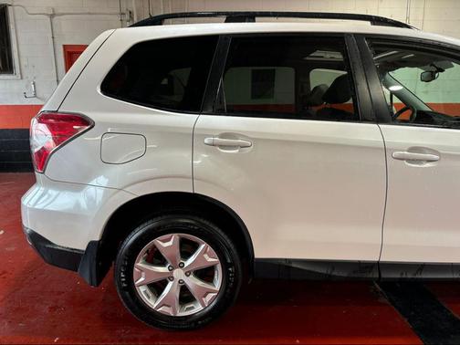 Satin White Pearl 2014 Subaru Forester 2.5i Premium