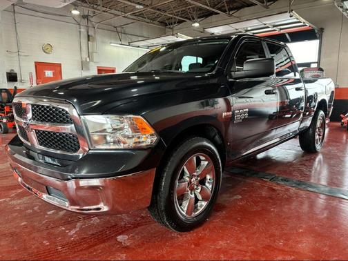 2019 RAM 1500 SLT