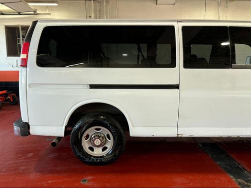 Summit White 2006 Chevrolet Express 3500 LS Extended Wagon