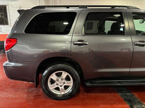 2013 Toyota Sequoia SR5