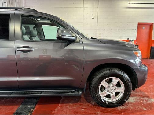 2013 Toyota Sequoia SR5