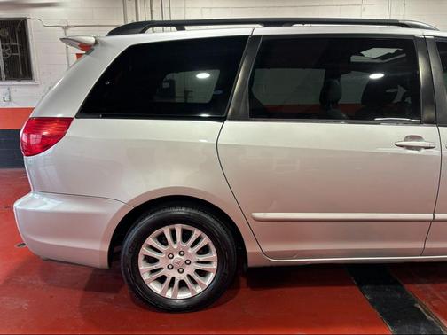 2010 Toyota Sienna XLE