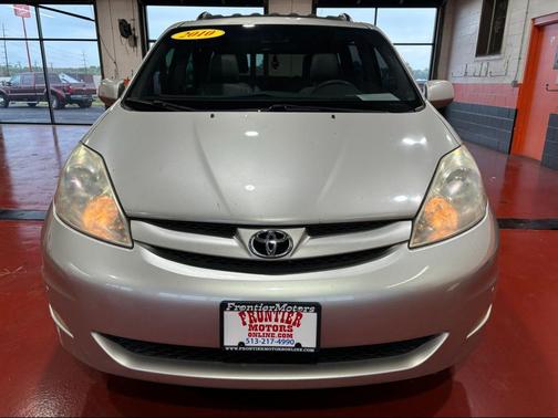 2010 Toyota Sienna XLE