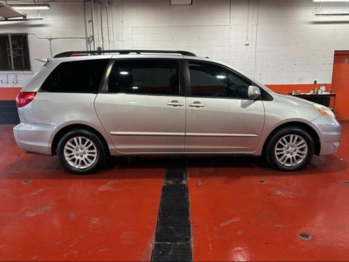 2010 Toyota Sienna XLE