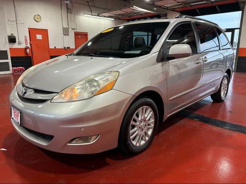 2010 Toyota Sienna XLE