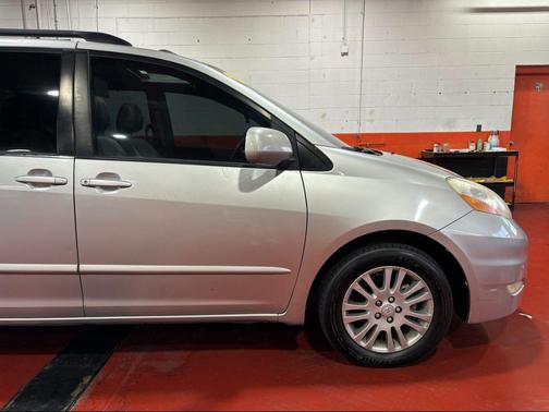 2010 Toyota Sienna XLE