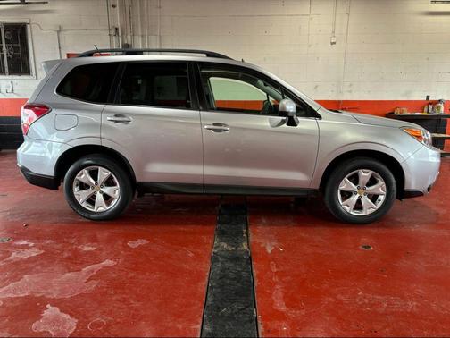 Ice Silver Metallic 2015 Subaru Forester 2.5i Limited